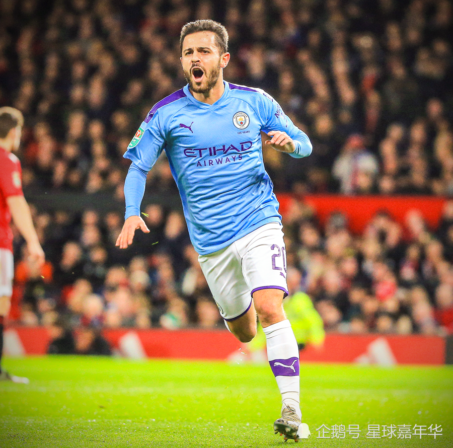 翻修球场，“连滚带爬”为的是“从从容容”（球场翻修：此刻忙乱，只为日后从容）