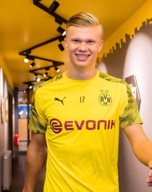 记者：拜仁、曼联有意巴莱巴，球员更希望留英超加盟红魔