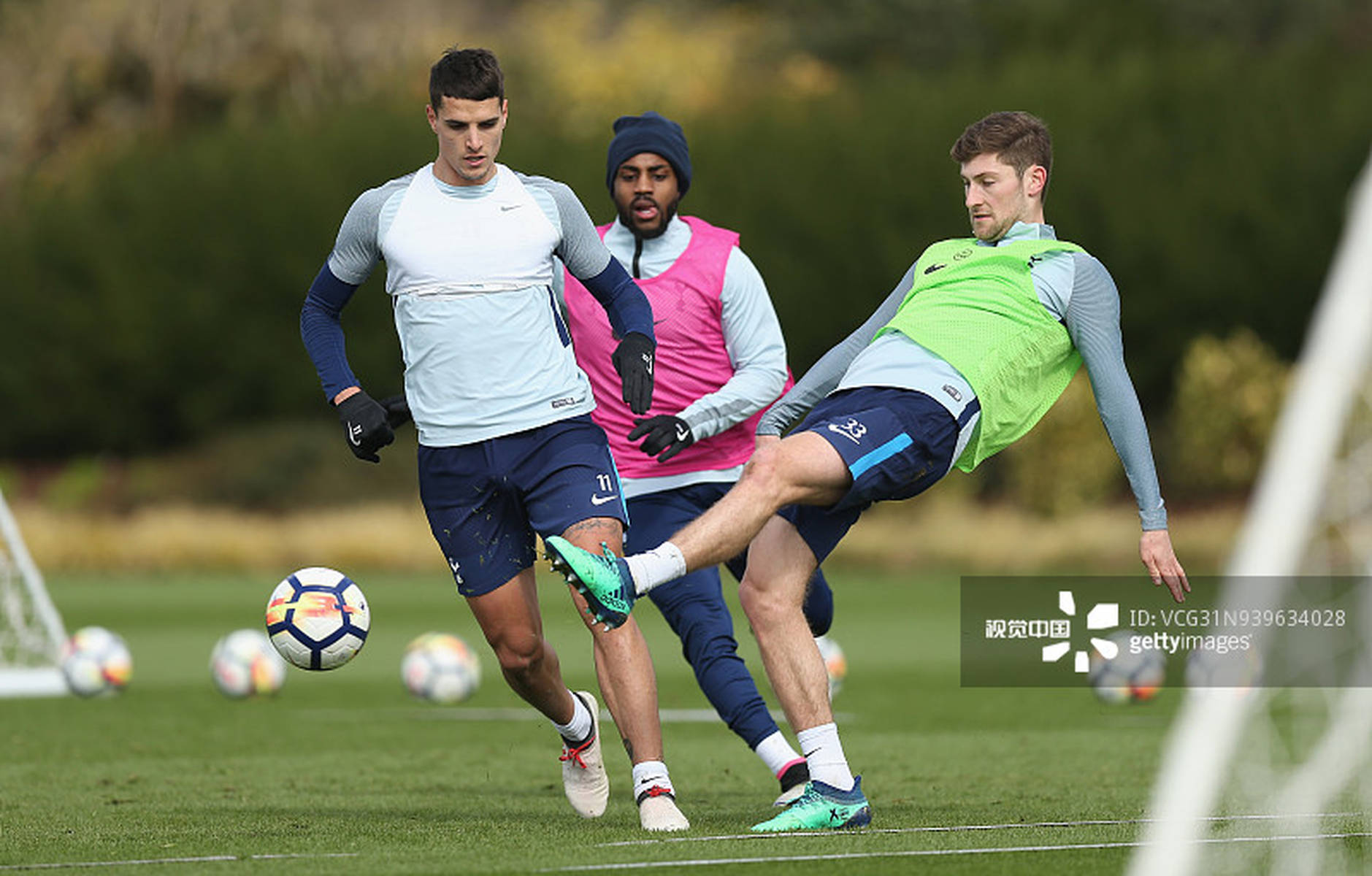 姆巴佩调侃破坏点球点：对方支撑脚要是打滑，我们就赚到了（姆巴佩打趣称在点球点“动手脚”：若对手支撑脚打滑，我们就占便宜）