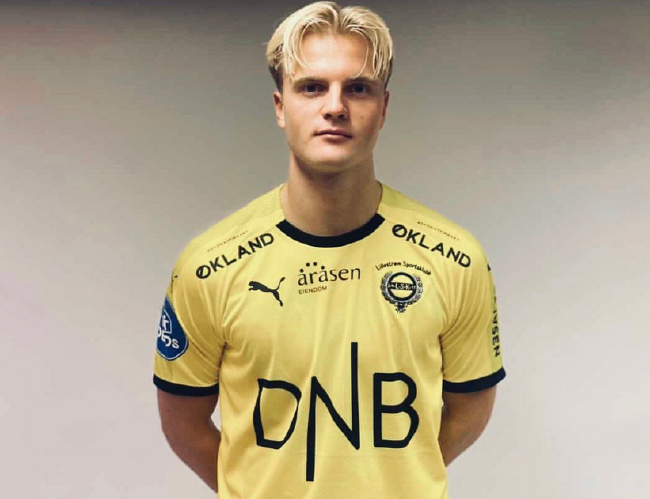 佩工：皮球先打在球员身上再弹到手上，裁判硬造了一个点球（佩工：球先中身体再碰手臂，主裁强行判点球）